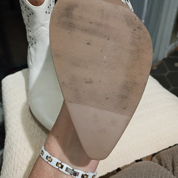 Universal Thread Women's Cream Ankle Booties.Smal Scratch Se Last Picture. - Picture 8 of 9